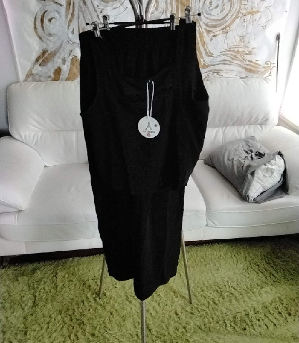 Black Linen 2 Piece Set. Trousers Have An Elastic Waist And Pockets. W/pop Top